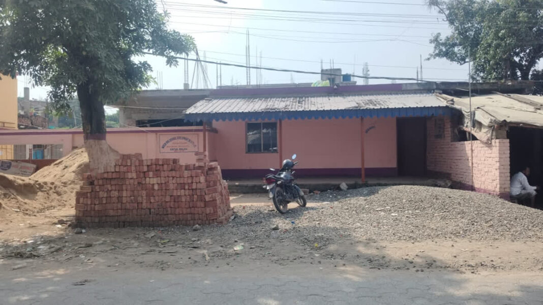 রতুয়ায় সরকারি বাংলো দখল বিতর্ক, অভিযোগে নড়েচড়ে বসেছে প্রশাসন