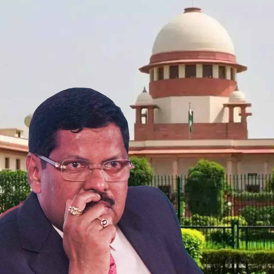 ধর্ম, ন্যায়বিচার ও সহনশীলতার ভারসাম্য কোথায়? প্রধান বিচারপতির দিকে জুতো নিক্ষেপে উত্তাল আদালত