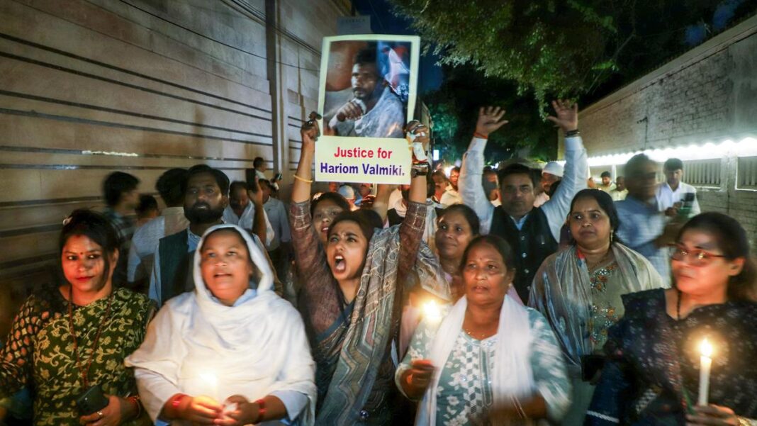 উত্তরপ্রদেশে দলিত যুবককে পুলিশের সামনে পিটিয়ে খুন, গুরুতর অভিযোগ তুলছে নিহতের পরিবার