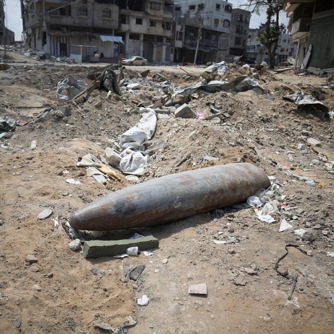 গাজার ধ্বংসস্তূপের মাঝে জমে আছে কুড়ি হাজার অবিস্ফোরিত বোমা, আতঙ্কিত জনজীবন