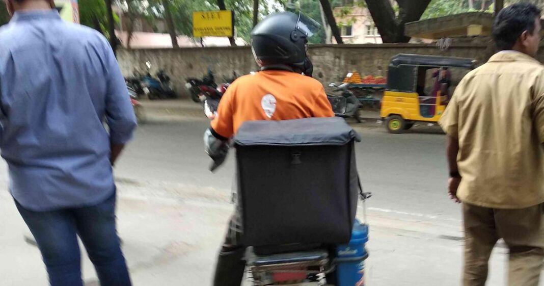 হায়দ্রাবাদে এক মুসলিম ডেলিভারি বয়কে মারধোরের অভিযোগ দুই হিন্দুত্ববাদী যুবকের উপর !