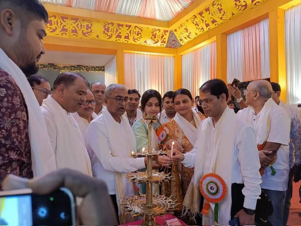 সোমবার রাতে কালীপুজোয় অংশ নেন জঙ্গিপুরের সাংসদ খলিলুর রহমান