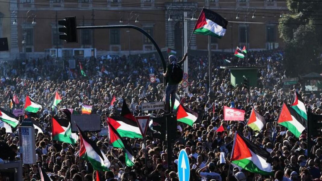 গাজামুখী ত্রাণজাহাজ আটক ঘিরে উত্তাল ইতালি, লাখো মানুষের প্রতিবাদে অচল জনজীবন