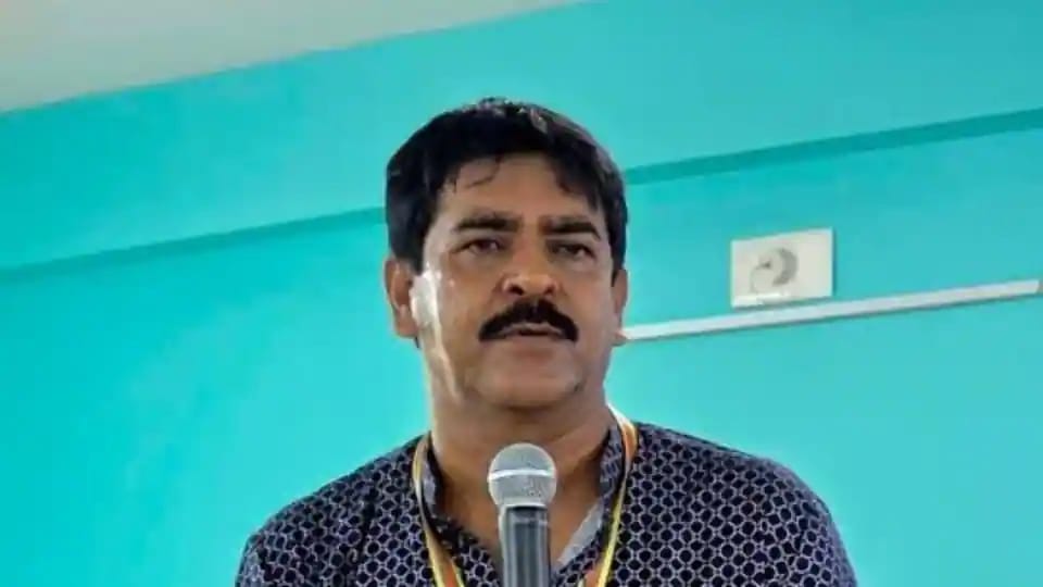 এসআইআর আতঙ্কে আত্মঘাতী শফিউল গাজীর বাড়ি গেলেন বিধায়ক শওকত মোল্লা