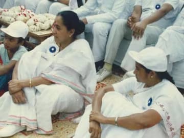 ইডেনে বিশ্বকাপ জয়ী রিচার সংবর্ধনা, হঠাৎই ভাইরালক্রিকেটার মমতা ব্যানার্জীর পুরোনো ছবি