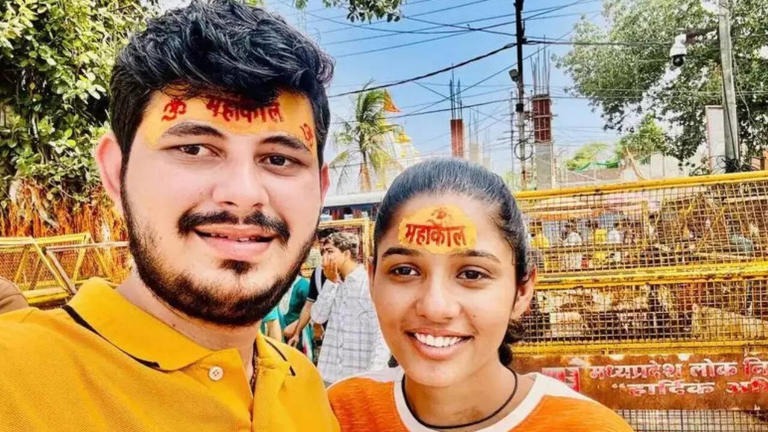 গুজরাটে সম্মান রক্ষার্থে হত্যা: রসায়নবিদদের পরামর্শে ১৯ বছর বয়সী কিশোরীকে ৫০টি ঘুমের ওষুধ দিয়ে অচেতন করা হয়; লজ্জা এড়াতে পরিবারের পক্ষ থেকে আত্মহত্যার নাটক