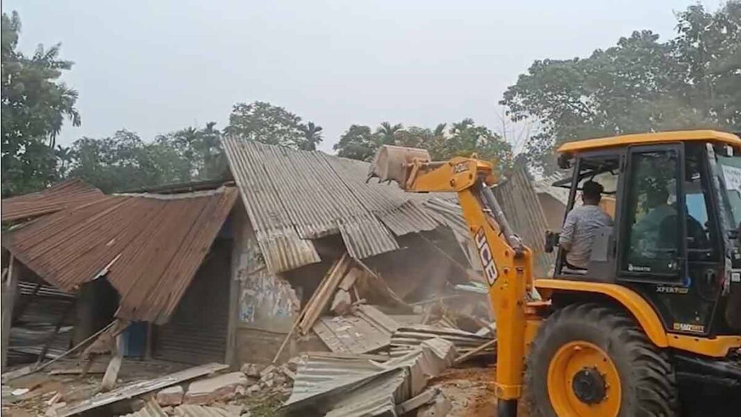 “রিজার্ভ ফরেস্ট”-এর নামে অসমে জমি দখল, রাতারাতি উচ্ছেদ করা হলো ৬০০ মুসলিম পরিবারকে