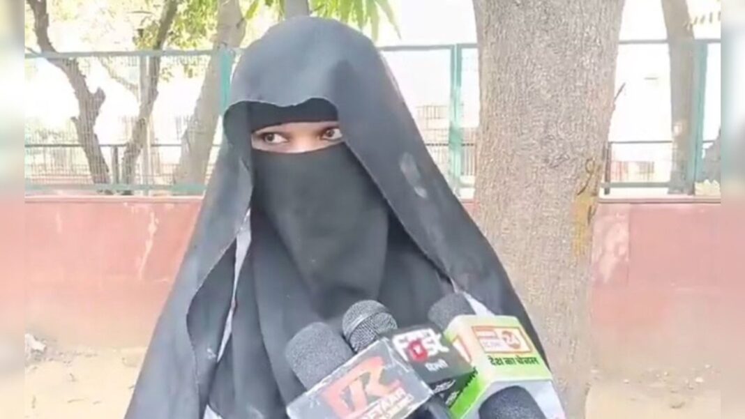 বোরখা পড়া মহিলাকে হাসপাতালে ঢুকতে বাধা! ধর্মীয় বৈষম্যের অভিযোগ দিল্লির জিটিবি হাসপাতালের বিরুদ্ধে
