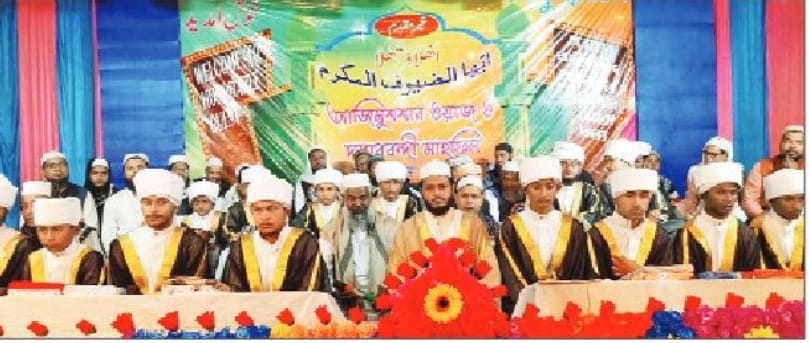 চৈতল আমিনিয়া সাওতুল কুরআন মডার্ণ মাদ্রাসায় ১৫ হাজার ছাত্রকে দস্তরবন্দি ও ওয়াজ মেহফিল