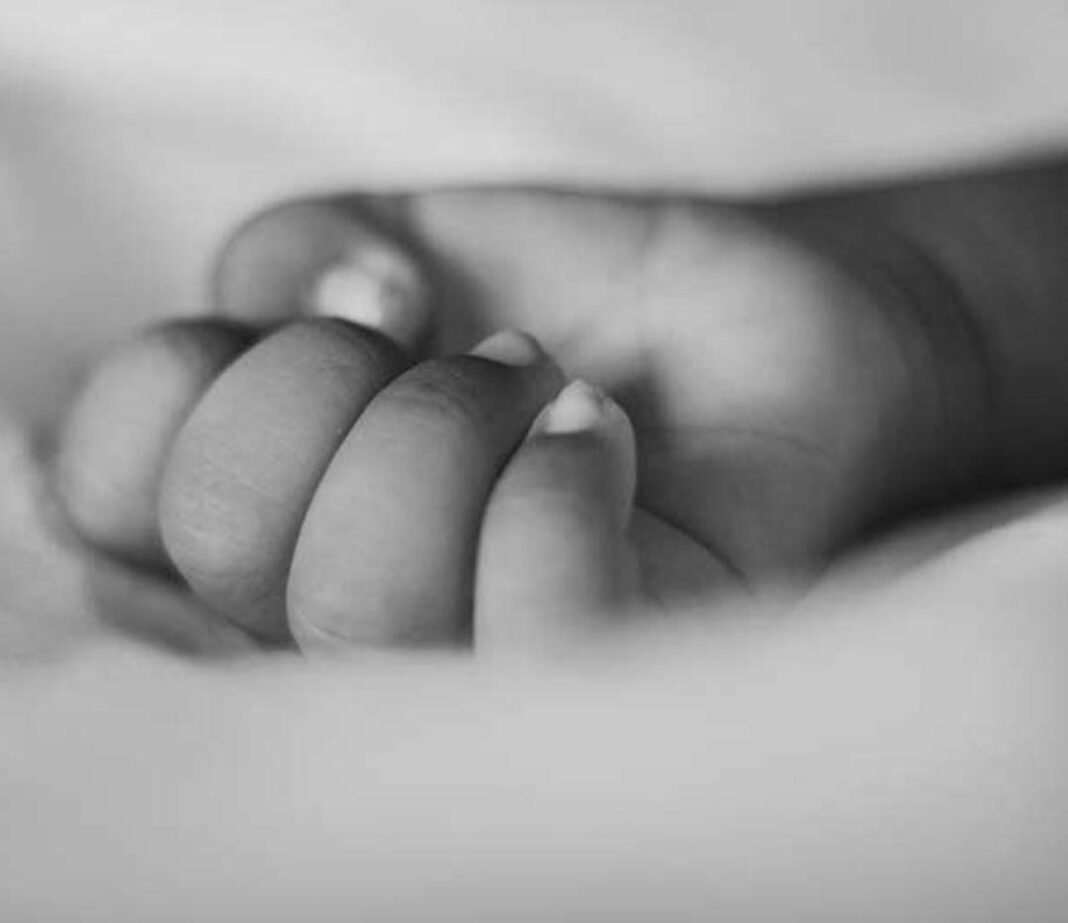 ১৩ মাসের শিশুর রহস্যমৃত্যু ঘিরে তীব্র চাঞ্চল্য কোচবিহারে, মায়ের বিরুদ্ধে খুনের অভিযোগ