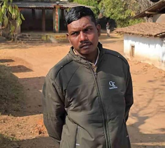 মৃত ঘোষণা করা যুবক এসে হাজির হল থানায়, পুলিশের কাছে সরাসরি জিজ্ঞেস করলেন কেন তাকে মৃত বলা হল