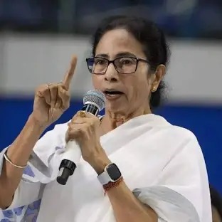 “ওয়াকফ সম্পত্তি কাউকে কাড়তে দেব না”, বাঁকুড়ার বড়জোড়া সভা থেকে হুঙ্কার মমতার