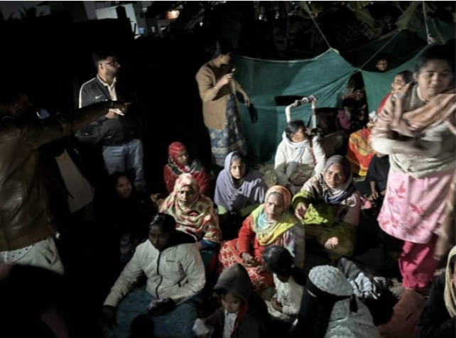 বেঙ্গালুরুতে নোটিস ছাড়াই বুলডোজার দিয়ে গুঁড়িয়ে দিল ফকির কলোনির বাসিন্দাদের বাড়ি, গৃহহীন প্রায় ৩ হাজার মানুষ