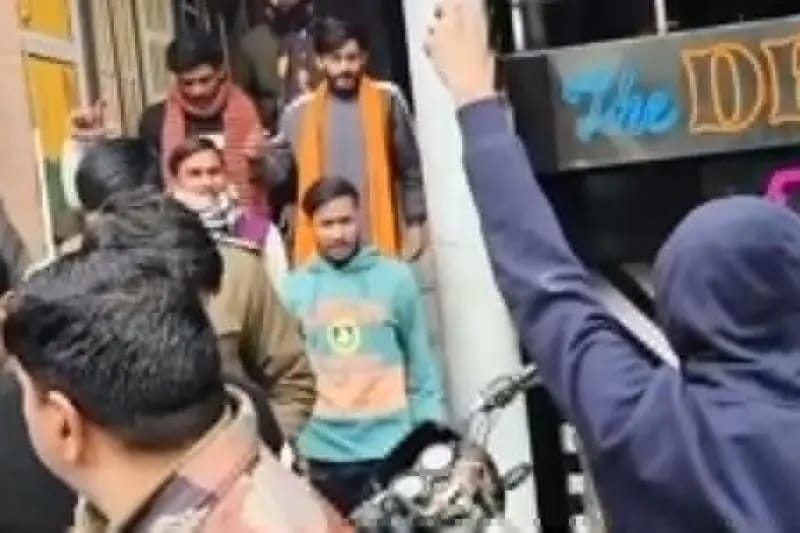 বারেলিতে জন্মদিনের অনুষ্ঠানে ভাঙচুরের অভিযোগ, মুসলিম বন্ধুদের উপস্থিতিকে কেন্দ্র করে বজরং দলের তাণ্ডব