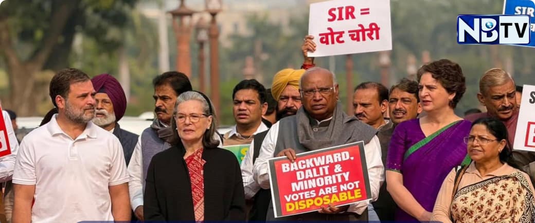 এসআইআর নিয়ে অবিলম্বে আলোচনার দাবিতে সংসদের বাইরে বিক্ষোভ ইন্ডিয়া জোটের!