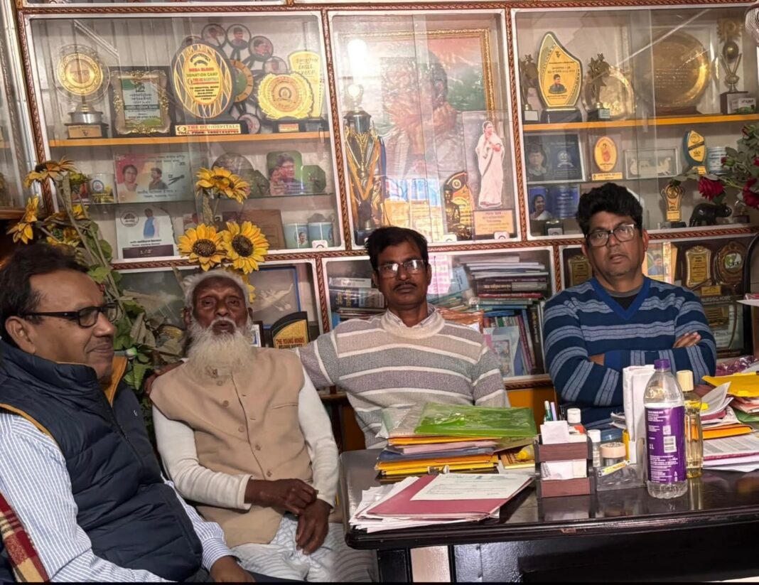 সামশেরগঞ্জে তৃণমূল বিধায়কের বাড়িতে কংগ্রেস নেতার উপস্থিতি ঘিরে নতুন জল্পনা বঙ্গ রাজনীতিতে