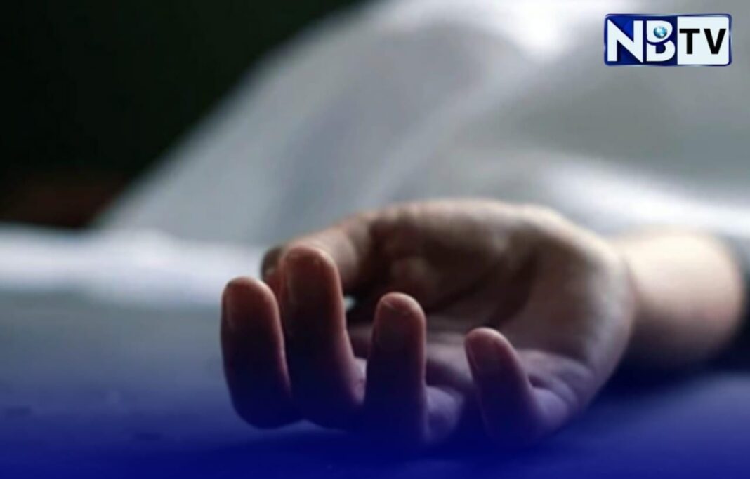 সামশেরগঞ্জের তারাপুর হাসপাতালের বাগানে উদ্ধার মহিলার মৃতদেহ ও গুরুতর জখম অবস্থায় এক শিশু