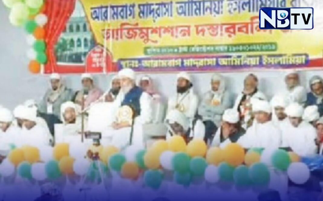 আরামবাগ মাদরাসায় দস্তারবন্দি জলসায় সম্মানিত হিফজ সম্পন্ন পড়ুয়ারা