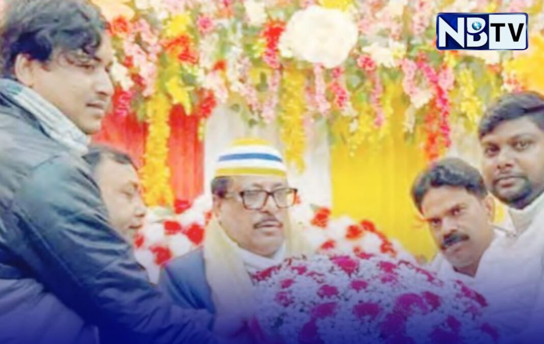 দীর্ঘদিন ধরে ঈদগাহ-ময়দানে কংক্রিটের ছাদের অভাবে সমস্যায় পড়েছে সাধারণ মানুষ