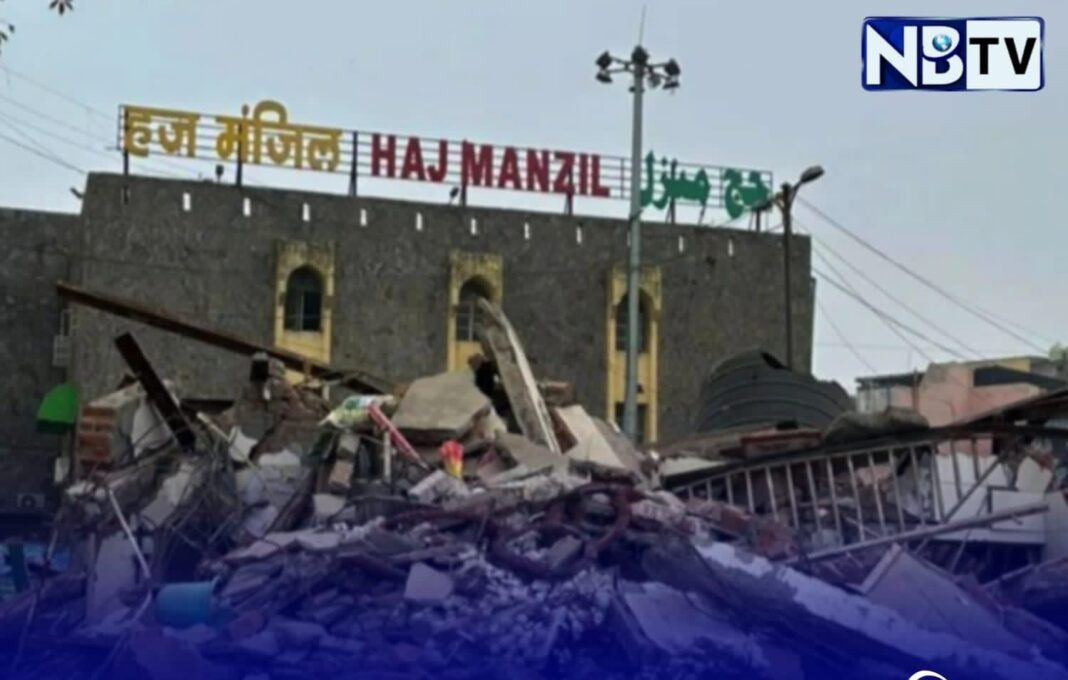 মধ্য রাতে বুলডোজার চলল মসজিদ সংলগ্ন এলাকায়, সাফাই দিতে হাইকোর্টের দোহাই দিল দিল্লী পুলিশ