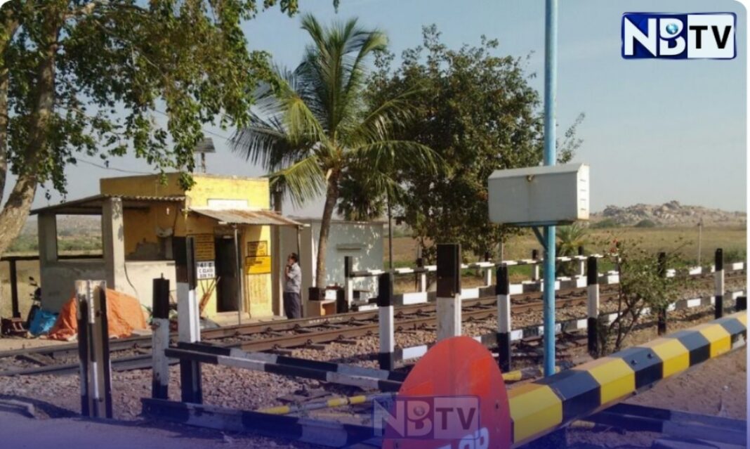 মুর্শিদাবাদের কলাবাগান-পর্বতপুর রেলগেট বন্ধ হলে দুর্ভোগ বাড়বে, আন্ডারপাস নির্মাণের প্রতিবাদে এলাকাবাসীর বিক্ষোভ