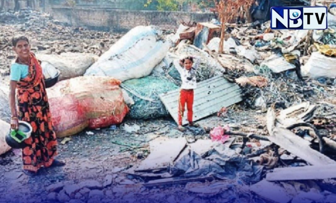 নিউটাউনের ঘুনি বস্তিতে আগুন লাগার প্রায় একমাস পরেও গৃহ হারা মানুষদের মাথায় জুটলো না ছাদ