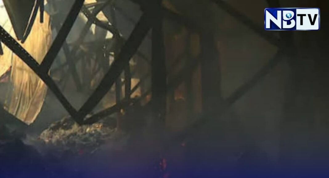 নাজিরাবাদে গুদামঘরে ভয়ংকর আগুনে মৃতের সংখ্যা বেড়ে ১৬, ধ্বংসস্তূপের নিচে আটকে থাকার আশঙ্কা অন্তত ২১ জনের