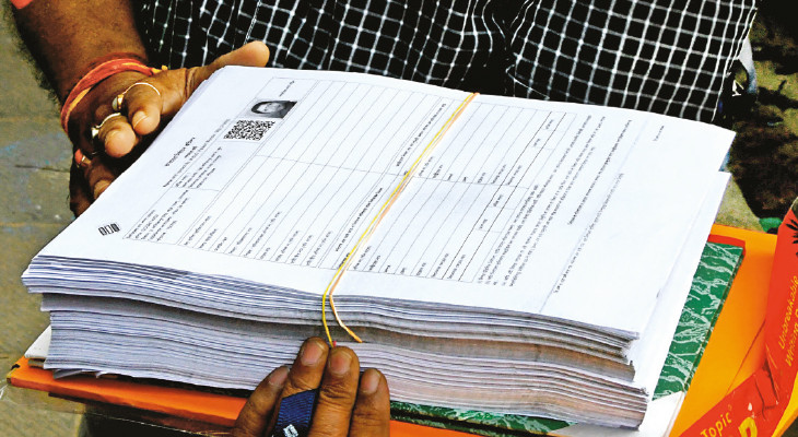 বিএলওকেই শুনানির নোটিস! নদিয়ার চাপড়ায় এসআইআর নিয়ে তীব্র বিতর্ক