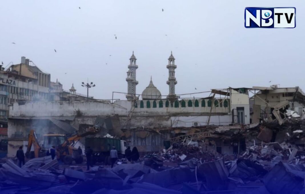 দিল্লির ফয়েজ-ই-ইলাহি মসজিদ সংলগ্ন উচ্ছেদ অভিযানে হিংসা, পুলিশের কাঁদানে গ্যাস, গ্রেপ্তার ৫