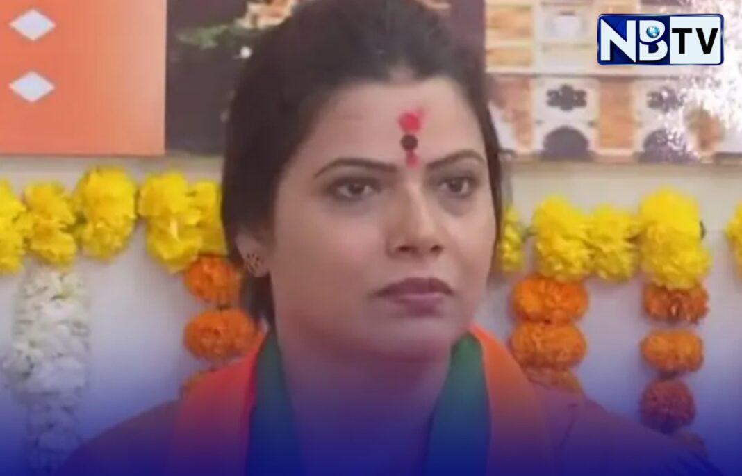 মেয়র পদে বসেই কড়া বার্তা ঋতুর, মুম্বইয়ে ‘ভুয়ো জন্মসনদ’ ইস্যুতে অভিযান শুরু