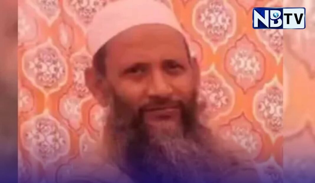 উত্তরপ্রদেশে ছাত্রদের নামায শেখানোর অভিযোগে ২৪ ঘণ্টার মধ্যেই বরখাস্ত মুসলিম প্রধানশিক্ষক!