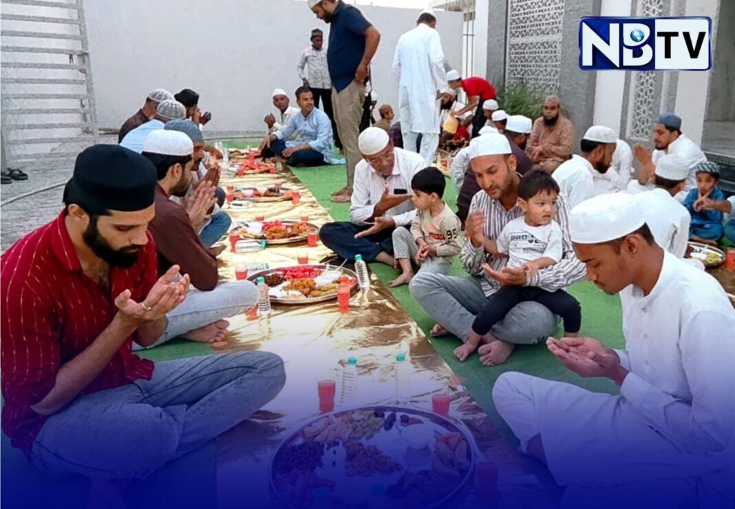 রমজানের শুরুতে ফলের আকাশ ছোঁয়া দাম, বাজারে গিয়ে নাজেহাল সাধারণ মানুষ