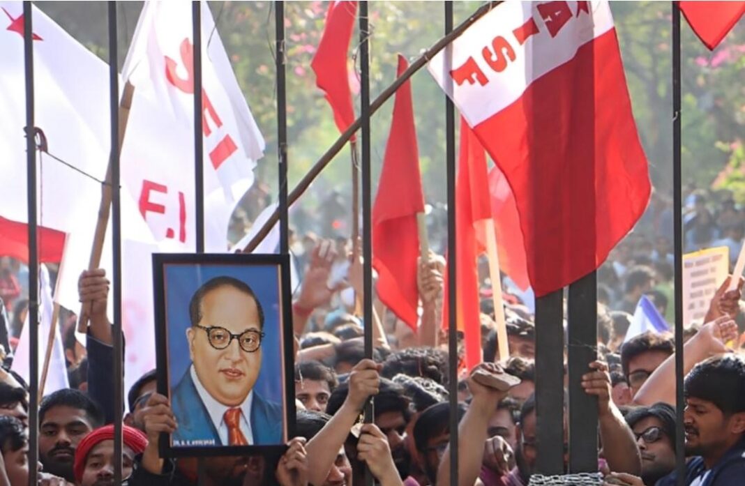 চাকরি ধরে রাখতে দিতে হবে ‘ঘুষ’!নিরাপত্তারক্ষীদের চুক্তি বৃদ্ধি নিয়ে দুর্নীতির অভিযোগ, তদন্তের দাবি জেএনইউ-এর ছাত্র সংসদের