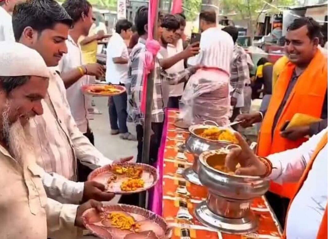 যোগী রাজ্যে বৃদ্ধ মুসলিমকে ‘জয় শ্রী রাম’ বলার শর্তে খাবার, ভিডিও ভাইরাল হতেই প্রশ্নের মুখে বিজেপি কর্মী