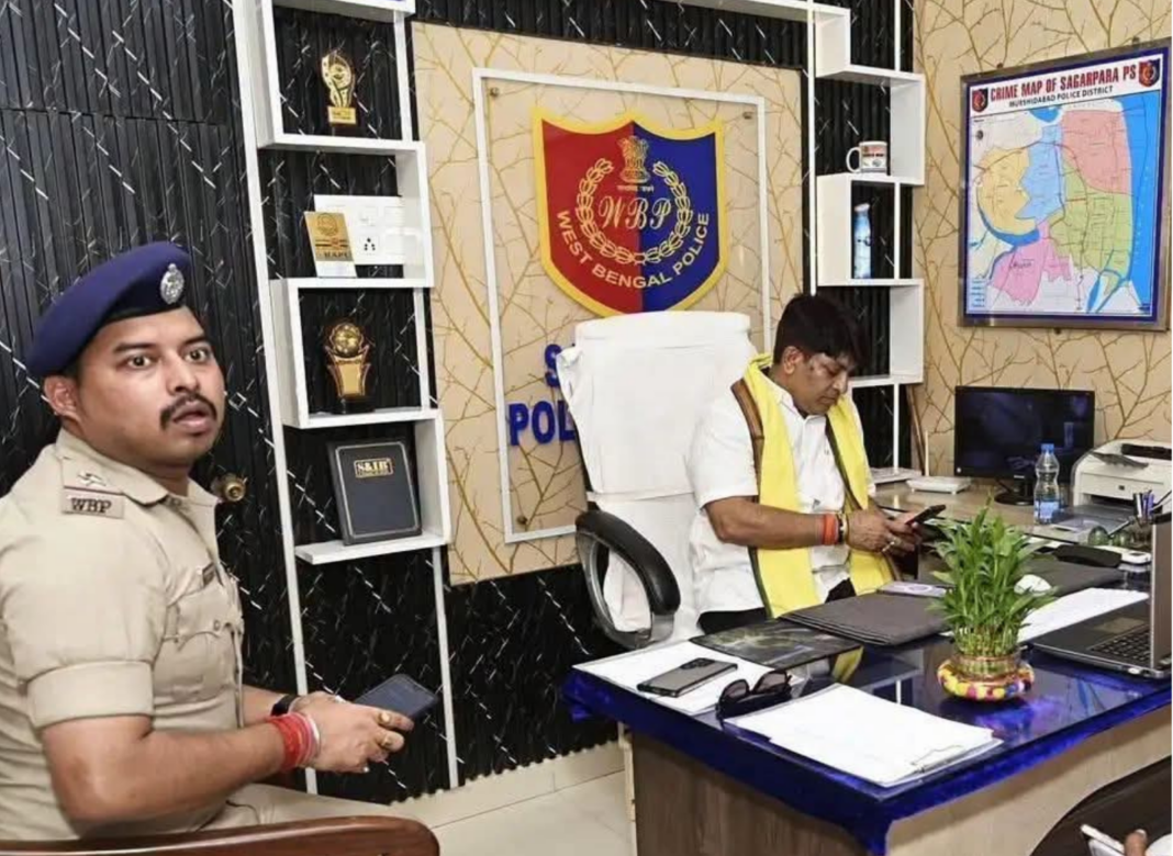 থানায় ওসির চেয়ারে মন্ত্রী! গৌরীশঙ্কর ঘোষের ভাইরাল ছবি ঘিরে সরগরম রাজনৈতিক মহল