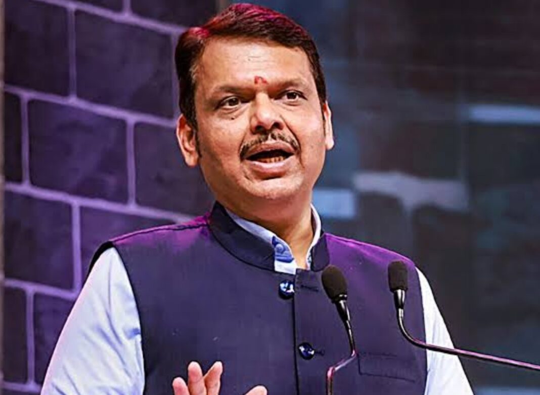 প্রথম বৃষ্টিতেই প্রশ্নের মুখে মুম্বই-পুনে ‘মিসিং লিঙ্ক’ করিডর! সমালোচনার জবাবে বিতর্কিত মন্তব্য, বিরোধীদের নিশানায় ফড়নবিশ