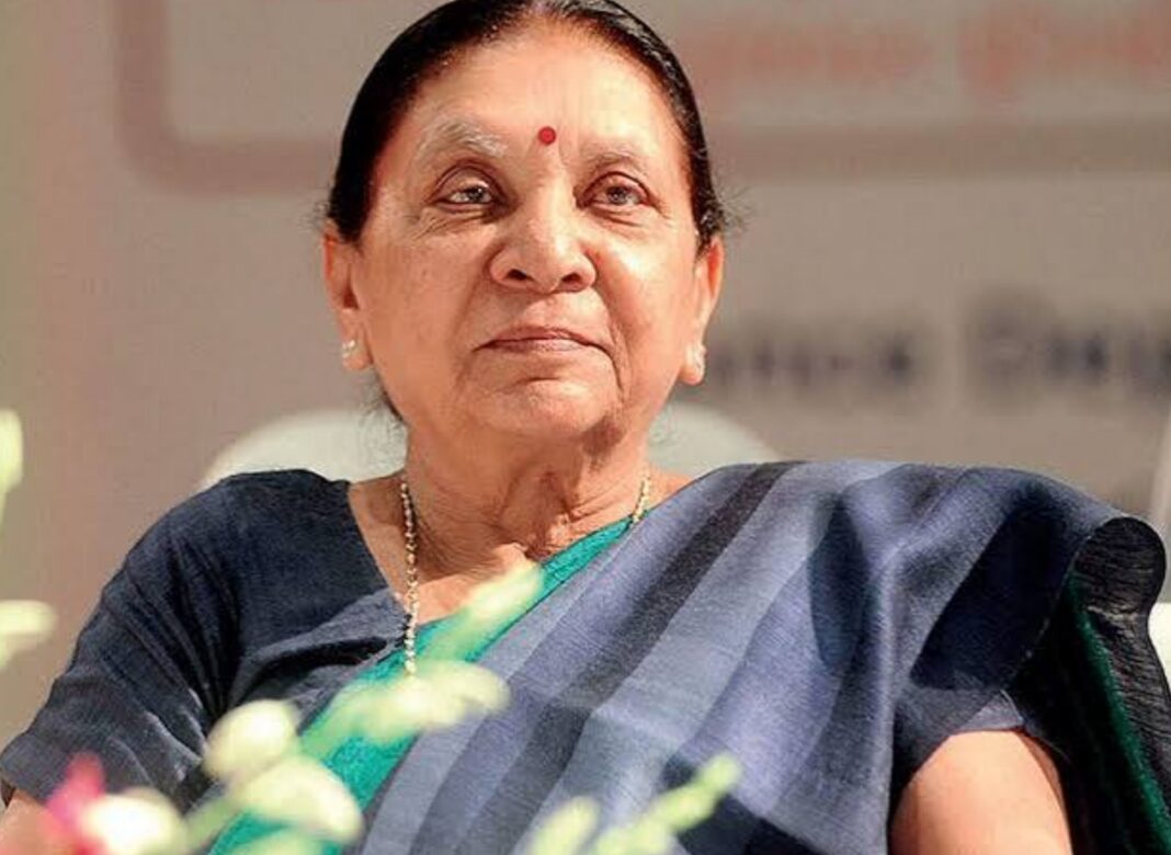 আদর্শ মা হওয়ার শিক্ষা আগে, তারপর পেশাগত সাফল্য! সমাবর্তন মঞ্চে উত্তরপ্রদেশের রাজ্যপালের মন্তব্য ঘিরে বিতর্ক