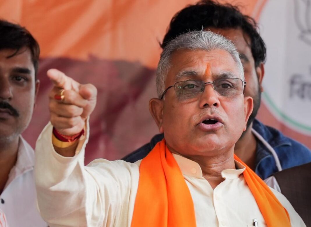 ‘অপরাধ বেড়েছে কমিউনিস্ট ও বুদ্ধিজীবীদের জন্য, ওদের মাথায় ডিম ছুড়ুন’, বিতর্কে ইন্ধন দিলীপের