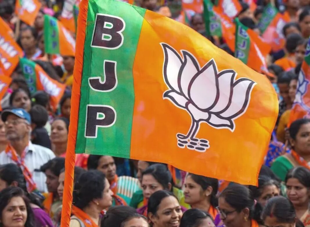 বন্যার পর সুরাতে জনরোষ, বিজেপি বিধায়ক-পুরপ্রতিনিধিদের ঘিরে বিক্ষোভ