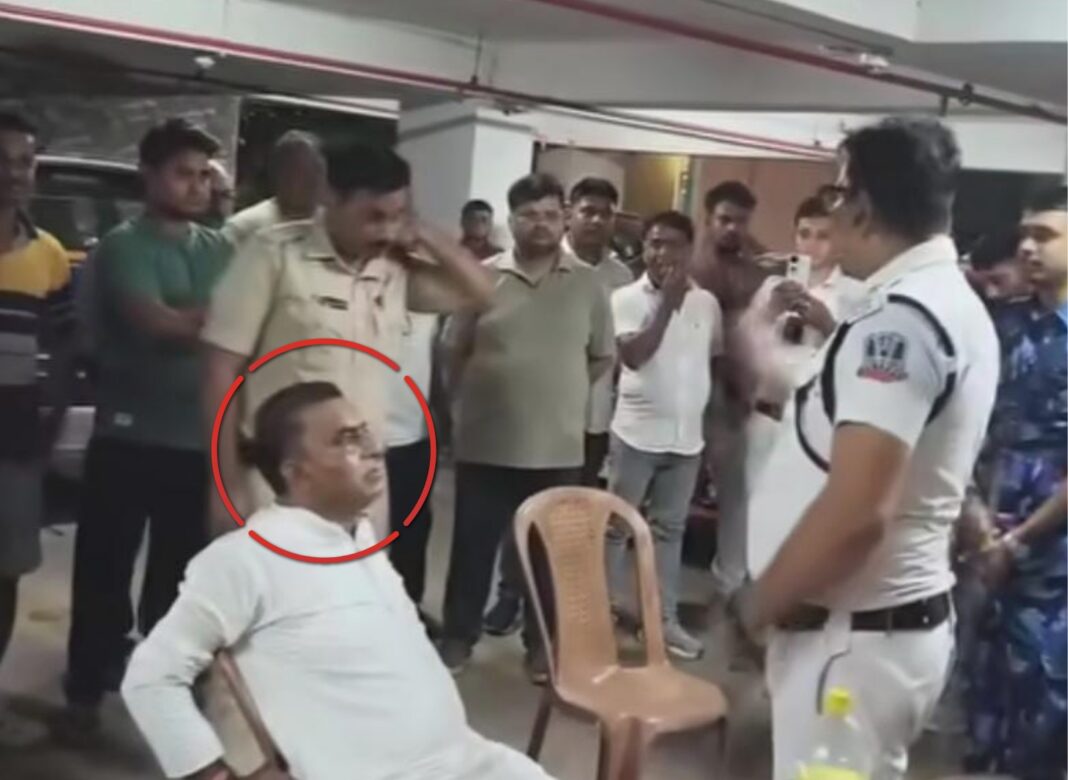 ফ্ল্যাট দখলের অভিযোগে বিপাকে বিজেপি নেতা, পুলিশের হেফাজতে