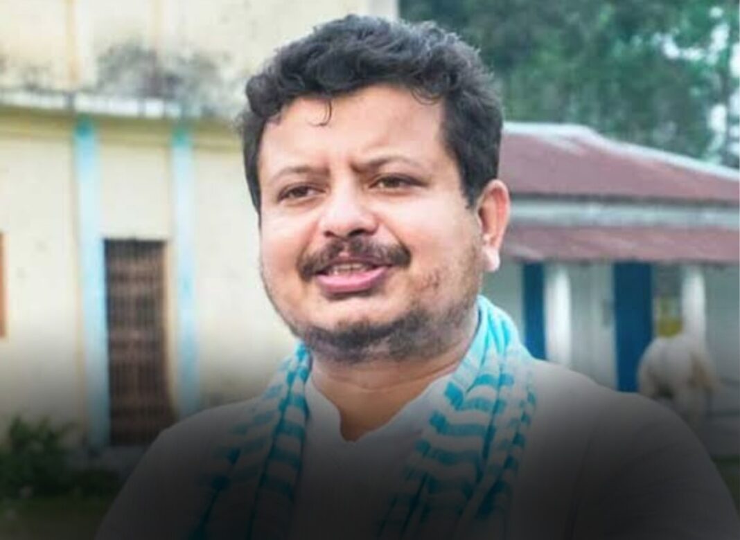 একুশের মঞ্চে নকল ঠেকাতে ‘আসল’ তৃণমূলের বিশেষ ব্যাজ! জমায়েত বাড়াতে নতুন কৌশল ঋতব্রতদের