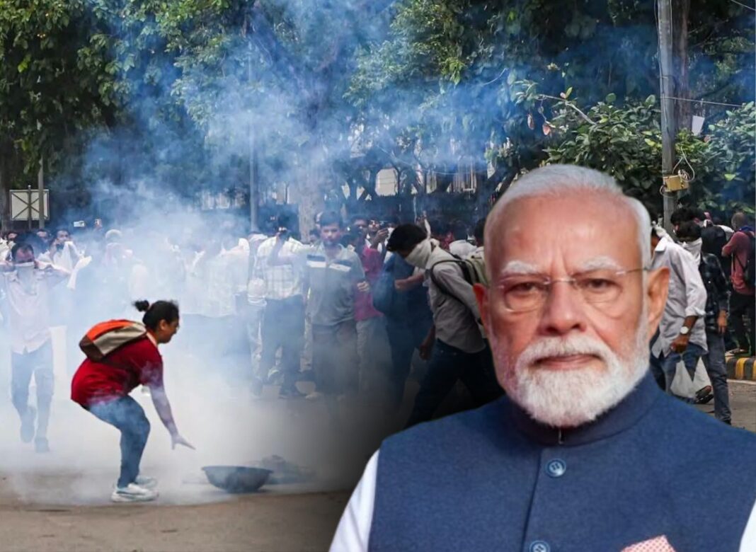 জনসমাগমের আকার বুঝতে ব্যর্থ প্রশাসন, দিল্লির আন্দোলনে এবার মোদির পদত্যাগেরও দাবি