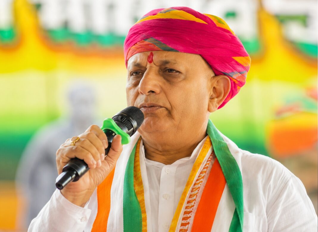 নিজের মন্ত্রকের প্রকল্প থেকেই নিয়েছিলেন ৯৯ লক্ষ টাকার ভর্তুকি, বিতর্কের জেরে টাকা ফেরালেন কেন্দ্রীয় কৃষি প্রতিমন্ত্রী