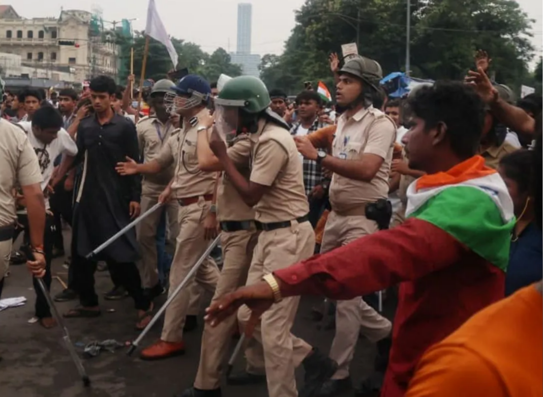 ‘এমন ব্যবস্থা করব ৩ পুরুষ মনে রাখবে’ – কলকাতায় পড়ুয়াদের আন্দোলনে সাংবাদিক নিগ্রহের ঘটনায় অভিযুক্তদের কড়া হুঁশিয়ারি শুভেন্দুর