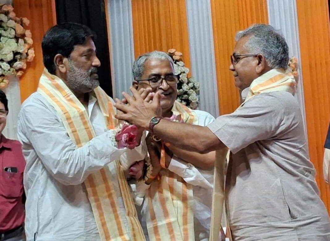 বিদ্রোহী আবু তাহের খান এবং খলিলুর রহমানের হাতে দিলীপ ঘোষের রাখি কি নতুন রাজনৈতিক সমীকরণের ইঙ্গিত দিচ্ছে?