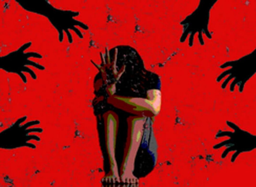 ধর্ষণের অভিযোগ তোলায় চরম অপমান! নির্যাতিতাকে মাটিতে থুতু চাটিয়ে শাস্তি খাপ পঞ্চায়েতের