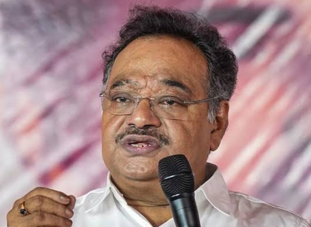 বাড়ি তৈরির আগে ‘এক লক্ষ টাকা’ দাবি! দেগঙ্গায় বিজেপির বুথ সভাপতিকে ঘিরে বিতর্ক