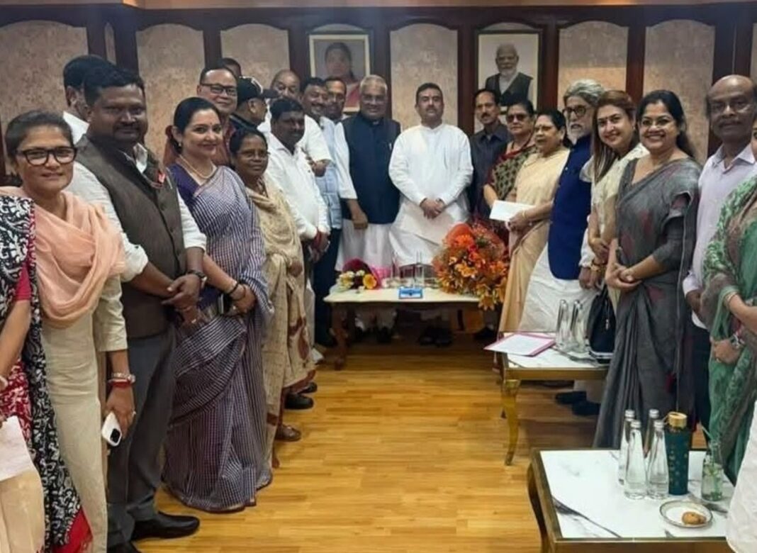‘ধরি মাছ, না ছুঁই পানি’–শুভেন্দুর সঙ্গে বৈঠক, তবু এনডিএ থেকে দূরত্ব বজায় তিন বিদ্রোহী সংখ্যালঘু সাংসদের!
