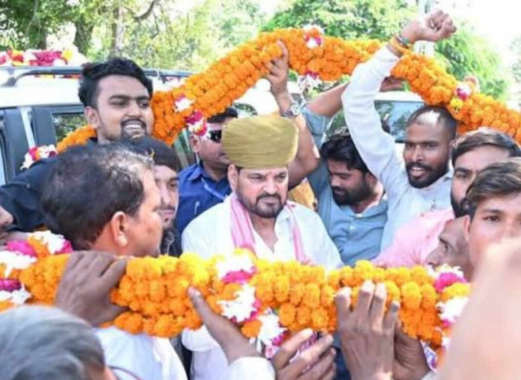 যৌন হেনস্তার অভিযোগ থেকে বেকসুর খালাস, জাঁকজমক প্রত্যাবর্তনে বিজেপিতে স্বাগত ব্রিজভূষণ-এর!
