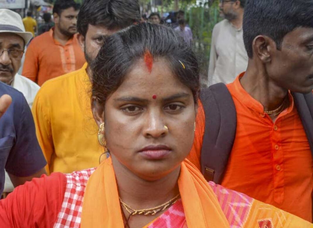 রেখা পাত্রের বিরুদ্ধে জমি-বাড়ি দখলের অভিযোগ, মুখ্যমন্ত্রীর দ্বারস্থ কেশবানন্দ মহারাজ